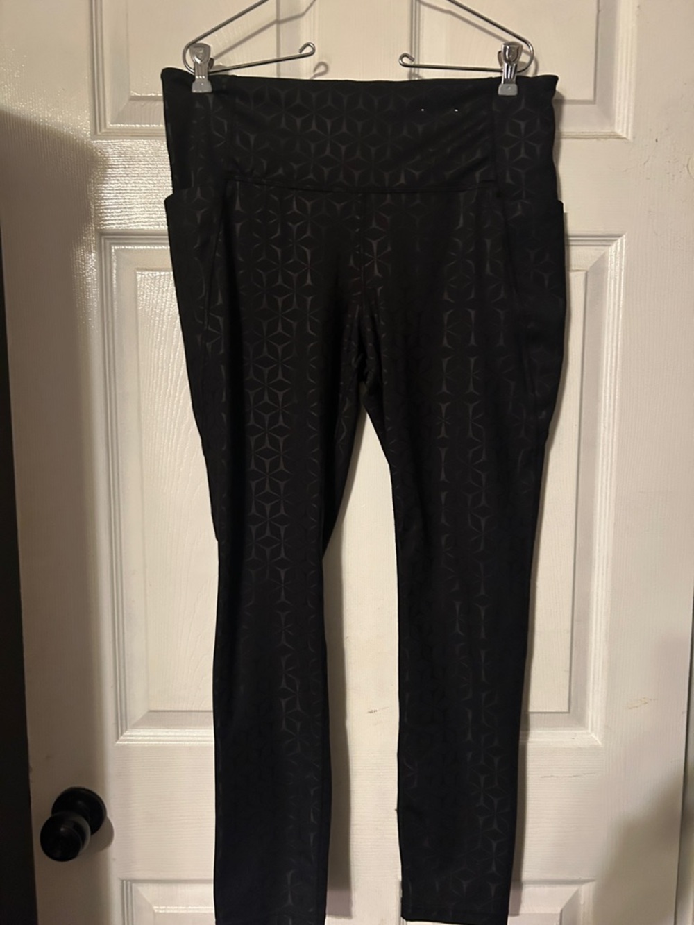 Xersion Black Geometric Jacquard Leggings
